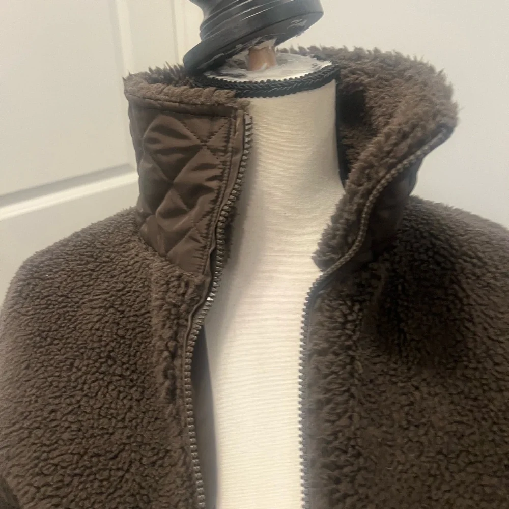 Sherpa Edge Bomber
Alo   Xsmall. NWOT. - Picture 6 of 14